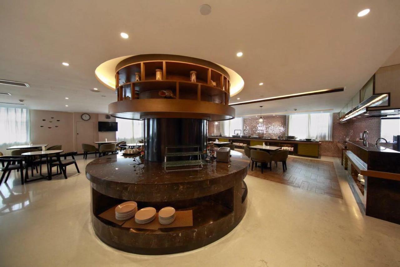 锦江都城酒店海南省政府日月广场免税店 Haikou  Exteriör bild